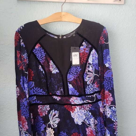Guess NWOT fit and flare velvet trim mesh cleavage floral dress - Picture 3 of 16